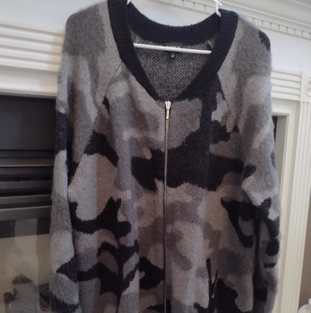 Warm, thick, soft, sparkly, sweater! Torrid size 2, o ly worn one time!
